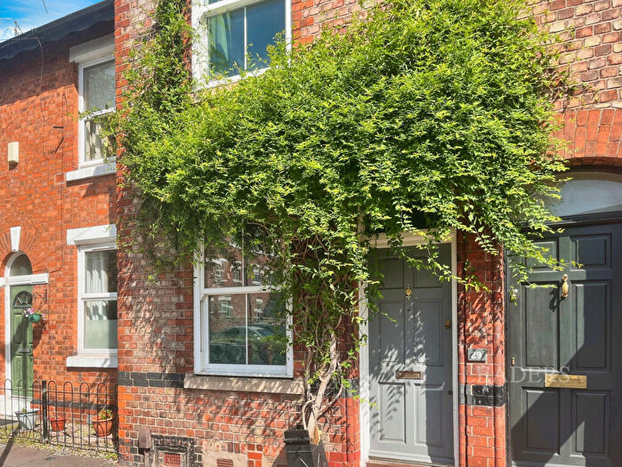 2 Bedroom House To Rent In Old Oak Street, M20
