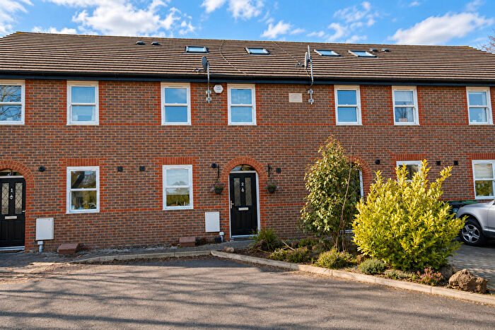 4 Bedroom Terraced House For Sale In Aston Close, Apsley, HP3