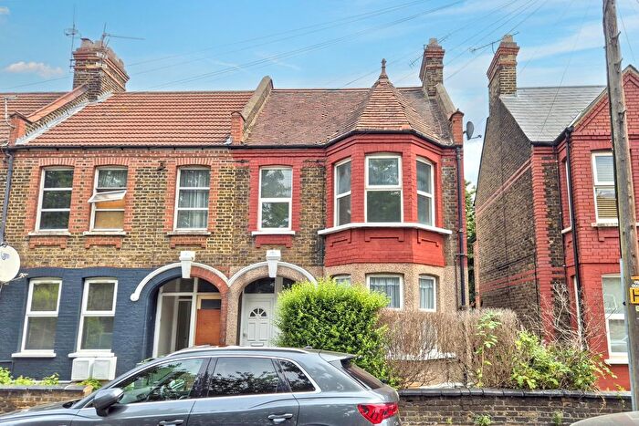 2 Bedroom Maisonette For Sale In Perth Road, London, E10