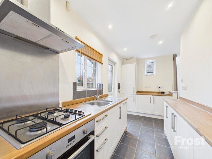 3 Bedroom Bungalow To Rent In Royston Way, Slough, Berkshire, SL1