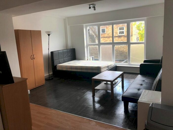 Studio To Rent In Earls Court Road, London, SW5