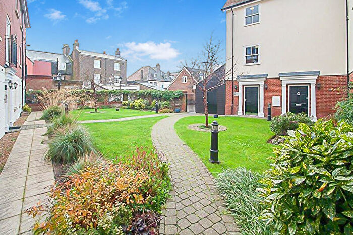 2 Bedroom Apartment To Rent In William Hunter Way, Brentwood, Essex, CM14