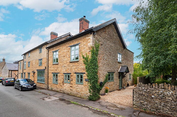 5 Bedroom Cottage For Sale In Granary Cottage, Farthinghoe, Northamptonshire, NN13