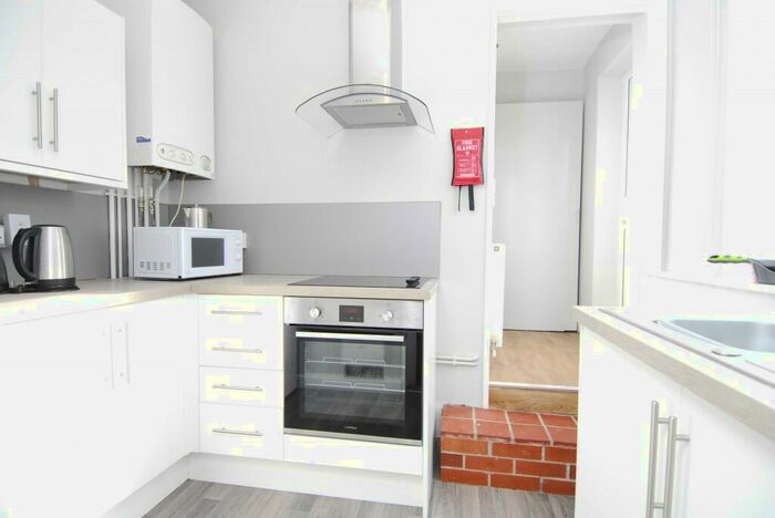 1 Bedroom Apartment To Rent In Houndiscombe Road, Flat, PL4