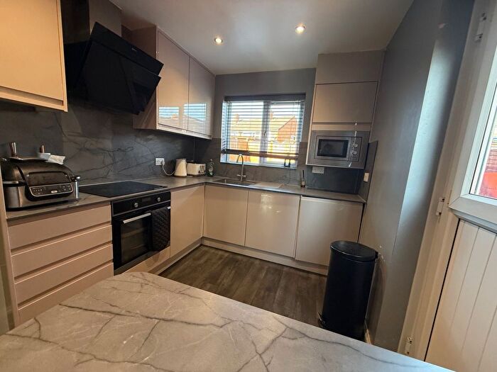 3 Bedroom Semi Detached House To Rent In Luton, LU4