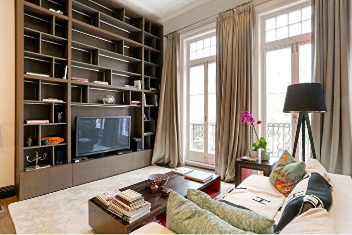 2 Bedroom Flat To Rent In Bramham Gardens, Earls Court, London, SW5