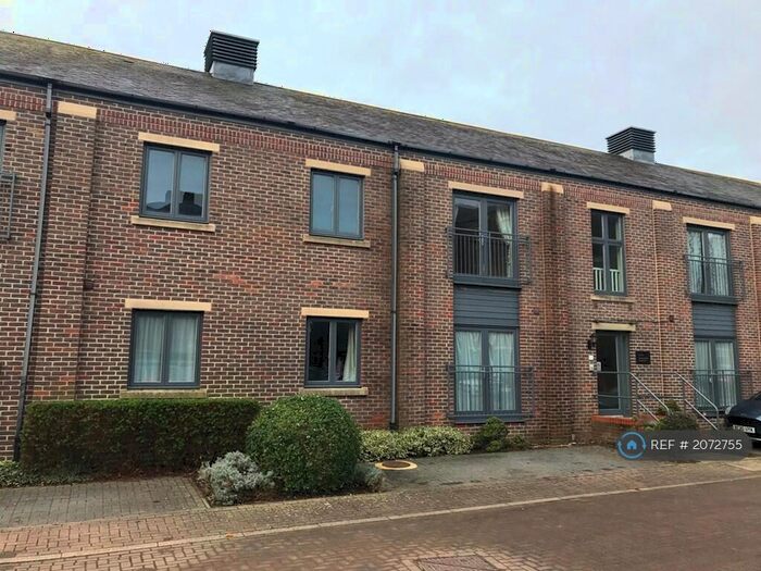 2 Bedroom Flat To Rent In Calthorpe House, Gosport, PO12