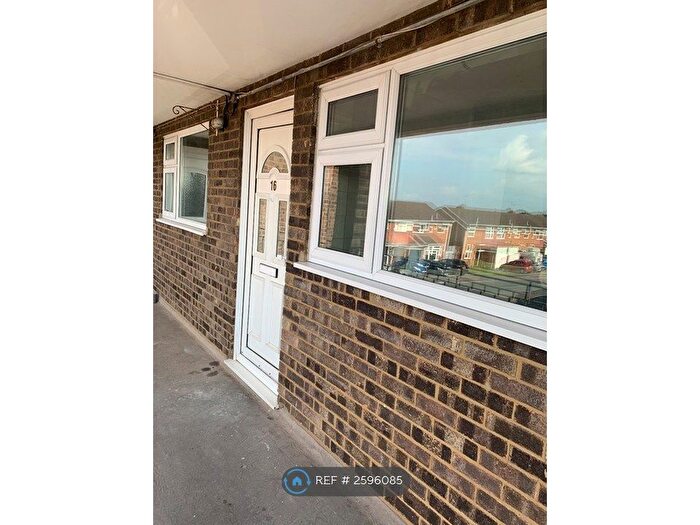 2 Bedroom Flat To Rent In Furrow Way, Maidenhead, SL6