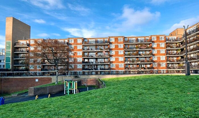 2 Bedroom Flat For Sale In Lockwood Square, Bermondsey, London, SE16