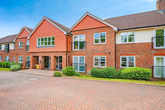 2 Bedroom Flat For Sale In Wordsworth Close, Kings Park, St. Albans, AL3