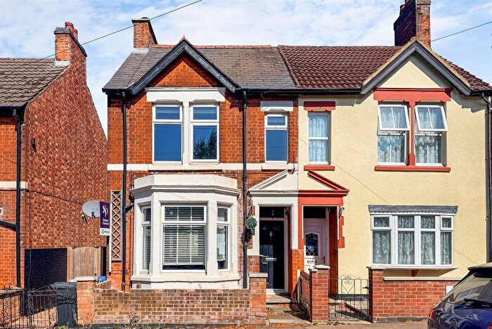 4 Bedroom Semi-Detached House For Sale In , Kingsley Avenue, Kettering, NN16