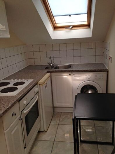 2 Bedroom Flat To Rent In Melrose Gardens, London, W6