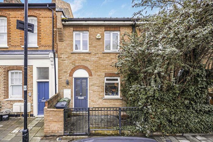 2 Bedroom Property To Rent In Lyham Road, Brixton, SW2