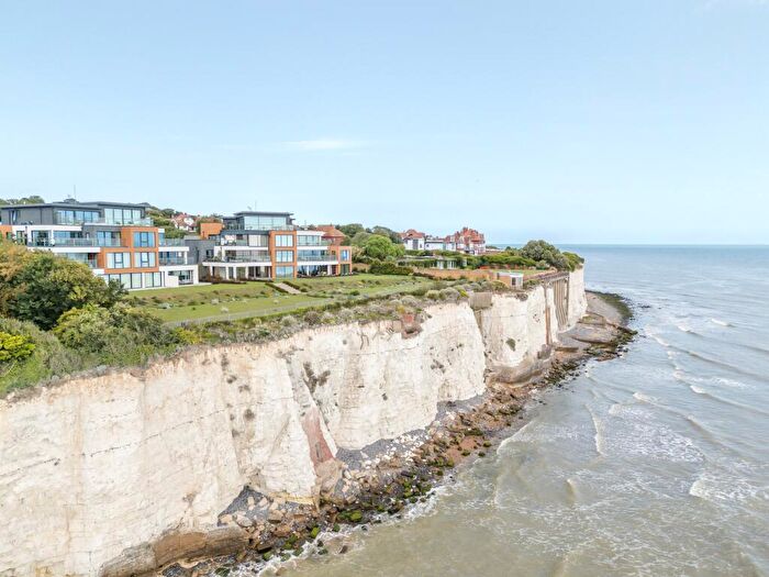 3 Bedroom Flat For Sale In Ocean Drive, Broadstairs, CT10