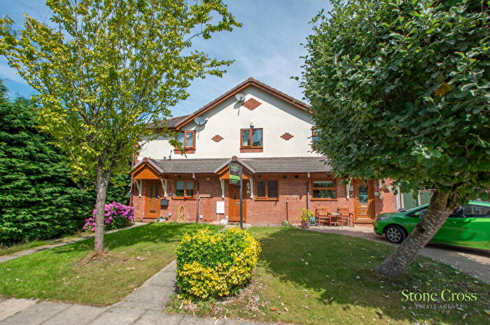 2 Bedroom Mews For Sale In Nethercott Court, Tyldesley, M29