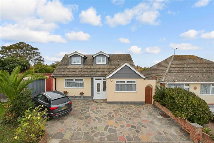 4 Bedroom Chalet For Sale In David Avenue, Cliftonville, Margate, Kent, CT9