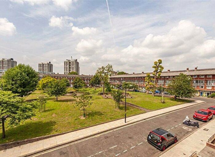 4 Bedroom Maisonette To Rent In Forsyth Gardens, London, Kennington, Southwark, SE17