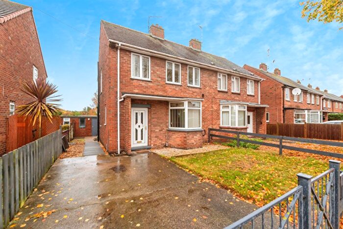 3 Bedroom Semi-Detached House For Sale In Wolsey Road, Newark, NG24