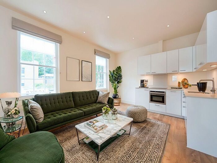 1 Bedroom Flat To Rent In Store Street, London, Greater London, WC1E