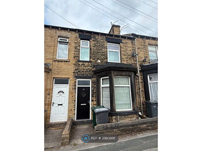 3 Bedroom Terraced House To Rent In Clare Road, Bradford, BD12