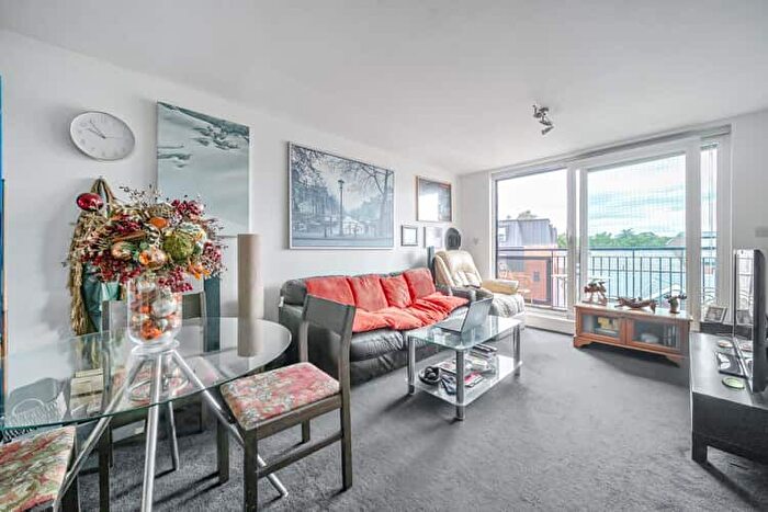 1 Bedroom Flat For Sale In North Court, Camberley, Surrey, GU15