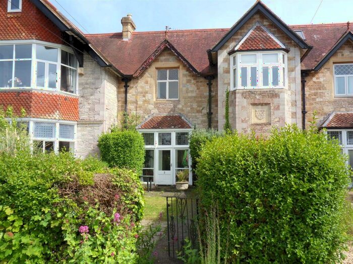 2 Bedroom House For Sale In Woodvale Road, Cowes, PO31