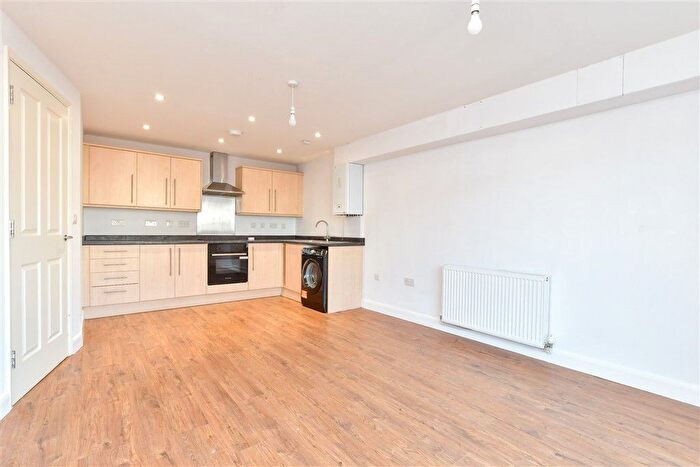 2 Bedroom Flat For Sale In Mile Oak Road, Portslade, East Sussex, BN41
