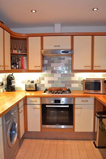 1 Bedroom Flat To Rent In Chalford S Northcroft, Wooburn Green, High Wycombe, Buckinghamshire, HP10