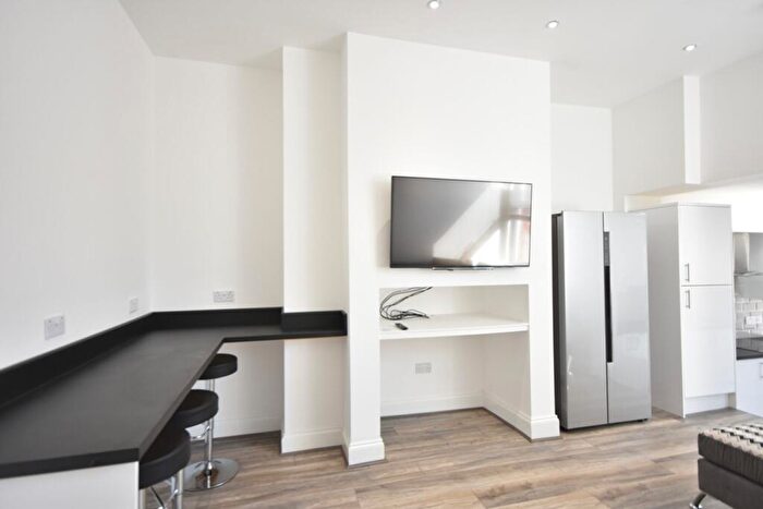 3 Bedroom Flat To Rent In Forsyth Road, Newcastle Upon Tyne, NE2