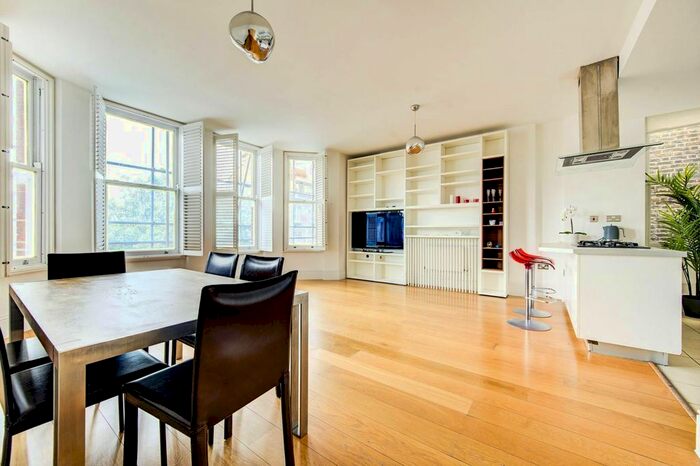 3 Bedroom Flat To Rent In Nevern Square, Earls Court, London, SW5