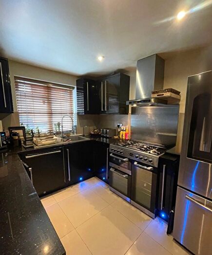 5 Bedroom Semi Detached House For Sale In Firs Avenue, London, N11