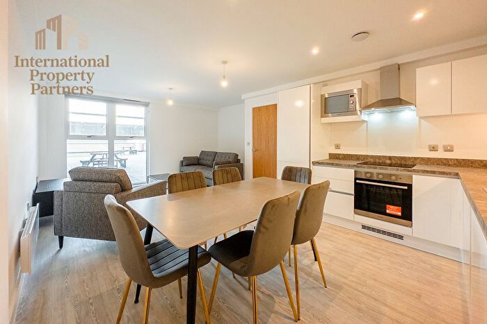 3 Bedroom Flat To Rent In Middlewood Plaza, Craven Street, Salford, M5