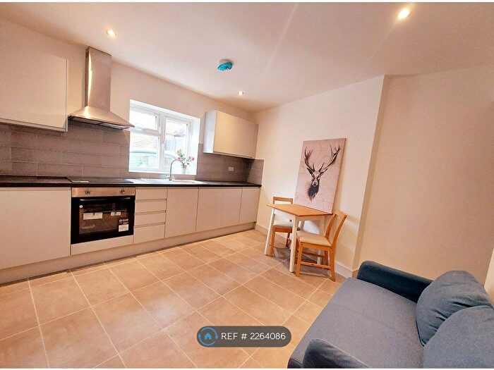 1 Bedroom Flat To Rent In Evelyn Street, London, SE8