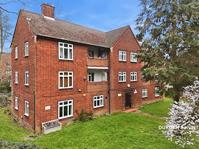 2 Bedroom Flat For Sale In Snaresbrook Road, Snaresbrook, E11