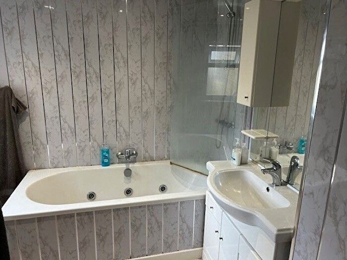 2 Bedroom Flat For Sale In Chorley Road, Swinton, Manchester, Greater Manchester, M27