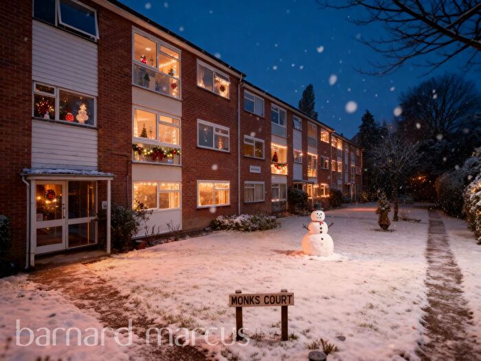 2 Bedroom Flat For Sale In Monks Walk, Reigate, RH2