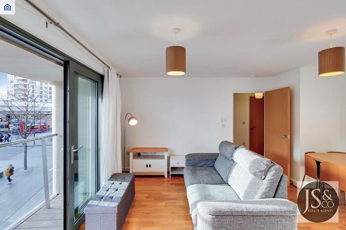 1 Bedroom Flat To Rent In Montreal House, Surrey Quays Road, Canada Water, London, SE16