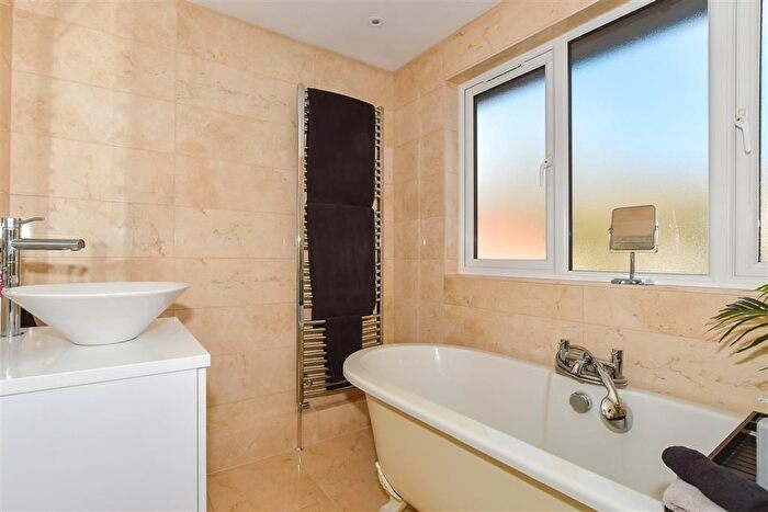 4 Bedroom Detached House For Sale In Cedar Drive, Southwater, Horsham, West Sussex, RH13