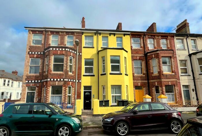 2 Bedroom Flat To Rent In Flat 3, 3 Morton Road, Exmouth EX8