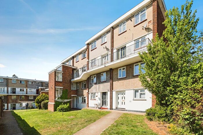 2 Bedroom Maisonette For Sale In Victor Walk, Hornchurch, RM12