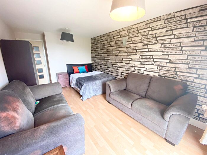 4 Bedroom Terraced House For Sale In Denby Close, Leamington Spa, Warwickshire, CV32