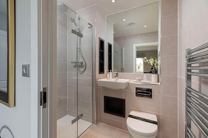 4 Bedroom Detached House For Sale In Suttons Lane, Havering, Hornchurch, RM12