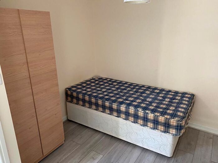 Studio To Rent In Warley Avenue, Romford, RM8