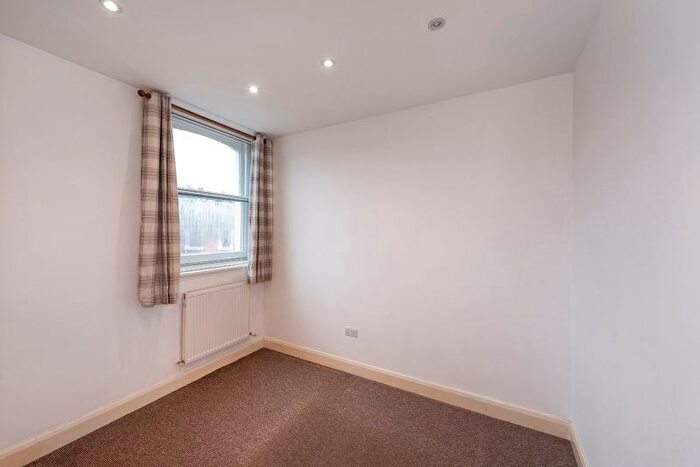 2 Bedroom Flat To Rent In Bedroom Bathroom Flat, Nevill Street, Tunbridge Wells, TN2