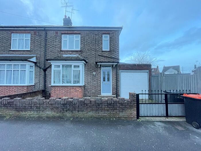3 Bedroom House To Rent In Borough Road, Dunstable, LU5