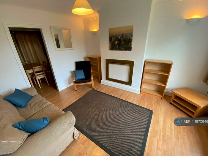 3 Bedroom Semi-Detached House To Rent In Shire Oak Road, Leeds, LS6