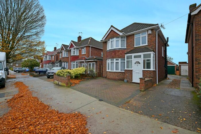 3 Bedroom Detached House To Rent In Park Lane, Hayes, UB4