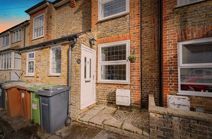 3 Bedroom Terraced House For Sale In Ashdon Road, Bushey, WD23