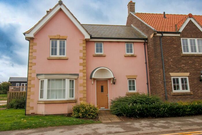 3 Bedroom End Of Terrace House For Sale In Sunrise Drive, The Bay, Filey, YO14