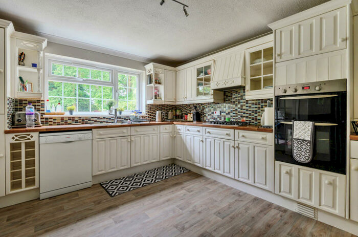 4 Bedroom Detached House To Rent In Park Avenue, Camberley, GU15